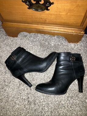 Tory Burch Black Leather Ankle Booties with Logo Detail Accents 7 M